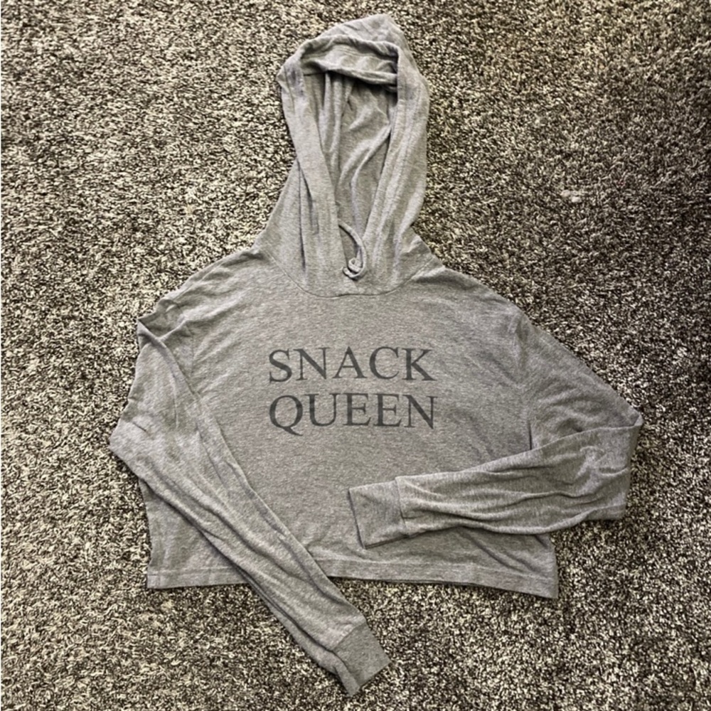 ENCE Cropped Hoodie Long Sleeve “SNACK QUEEN” (Small)